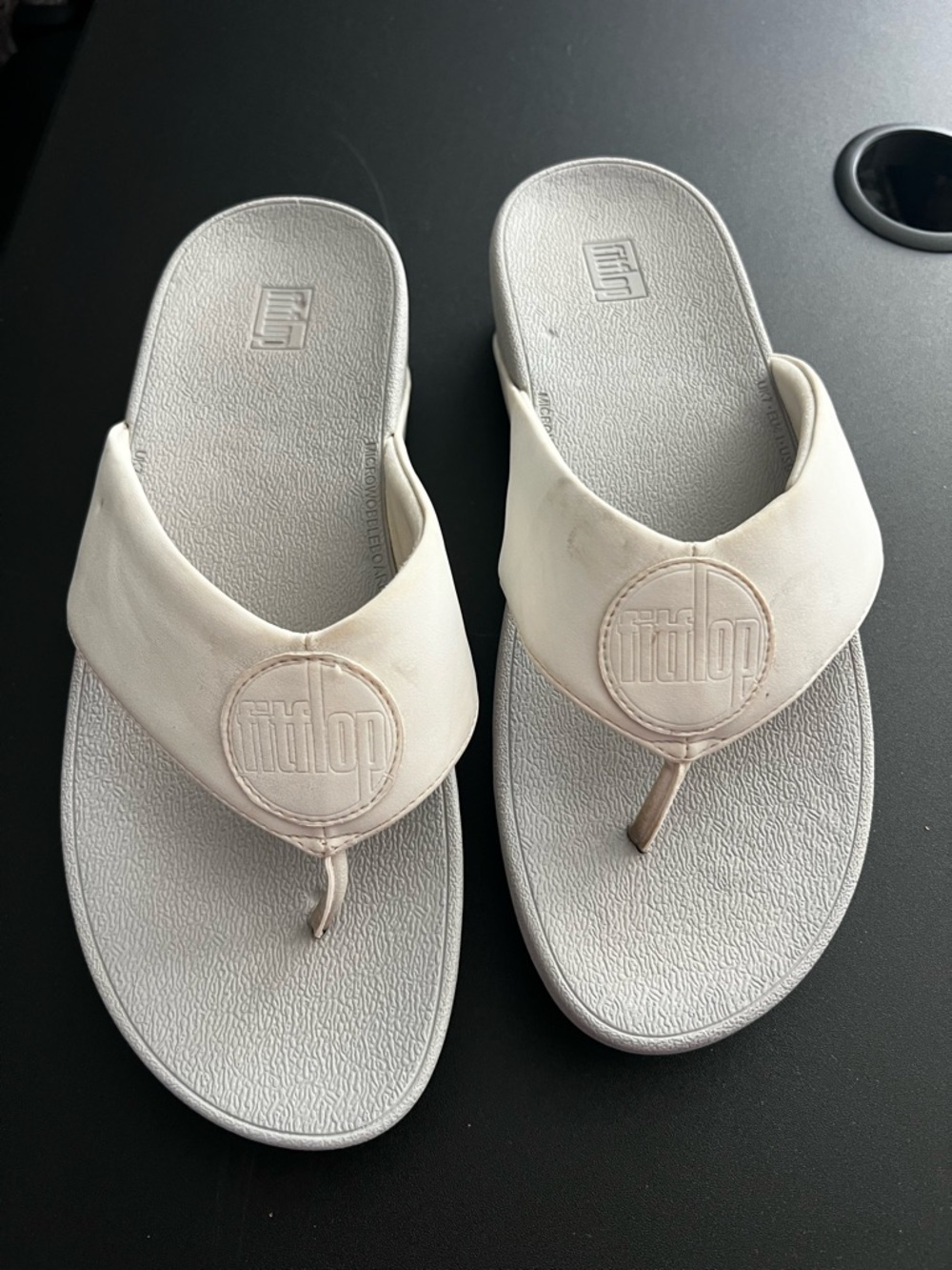 Fitflop Women's Demelza Logo Leather Thong Sandals SZ 8